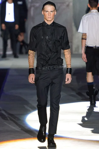 Look 22